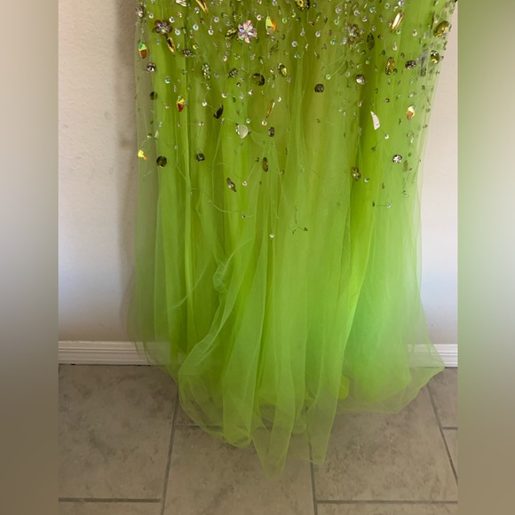 TERANI COUTURE HEAVY BEADED PROM/FORMAL DRESS - Picture 4 of 10